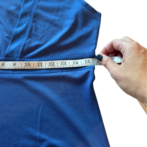 Lululemon Blue Mesh Racerback Tank Top | Built-In Bra | Size 6 0045 - Picture 5 of 8